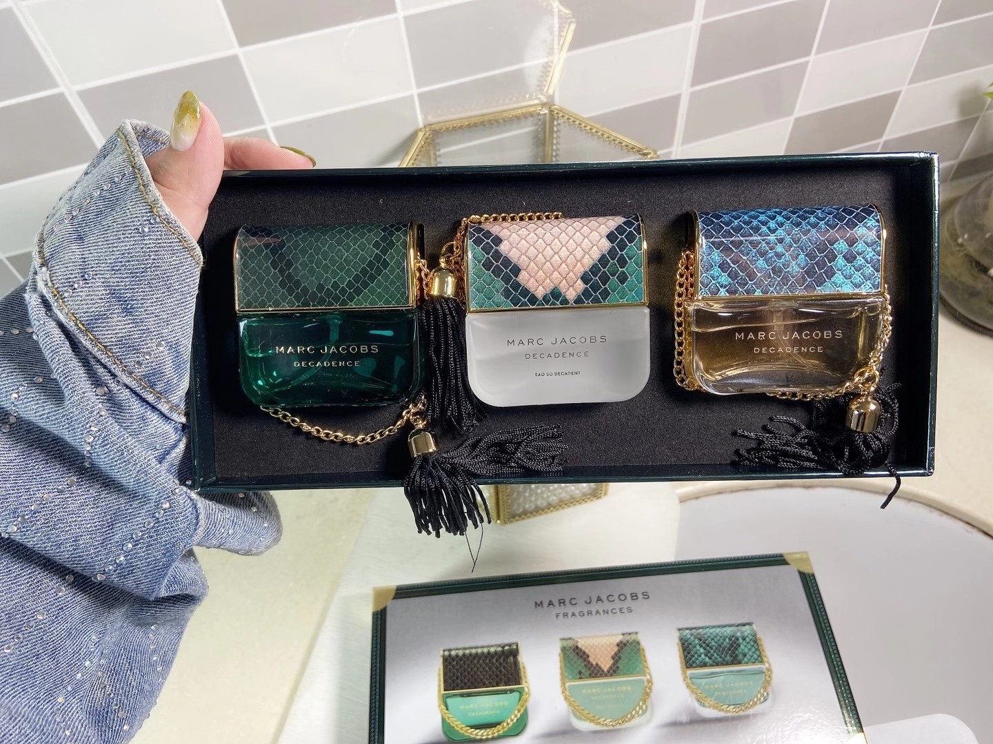 95💰原单品质
法国Marc Jacobs/马克雅可布 香水3件套 25MLX3💝💝Daisy手提款～😱😱Daisy的外包装设计独具匠心👻👻。更高档的包装设计，送人首选❤❤情人节礼物🎁首选