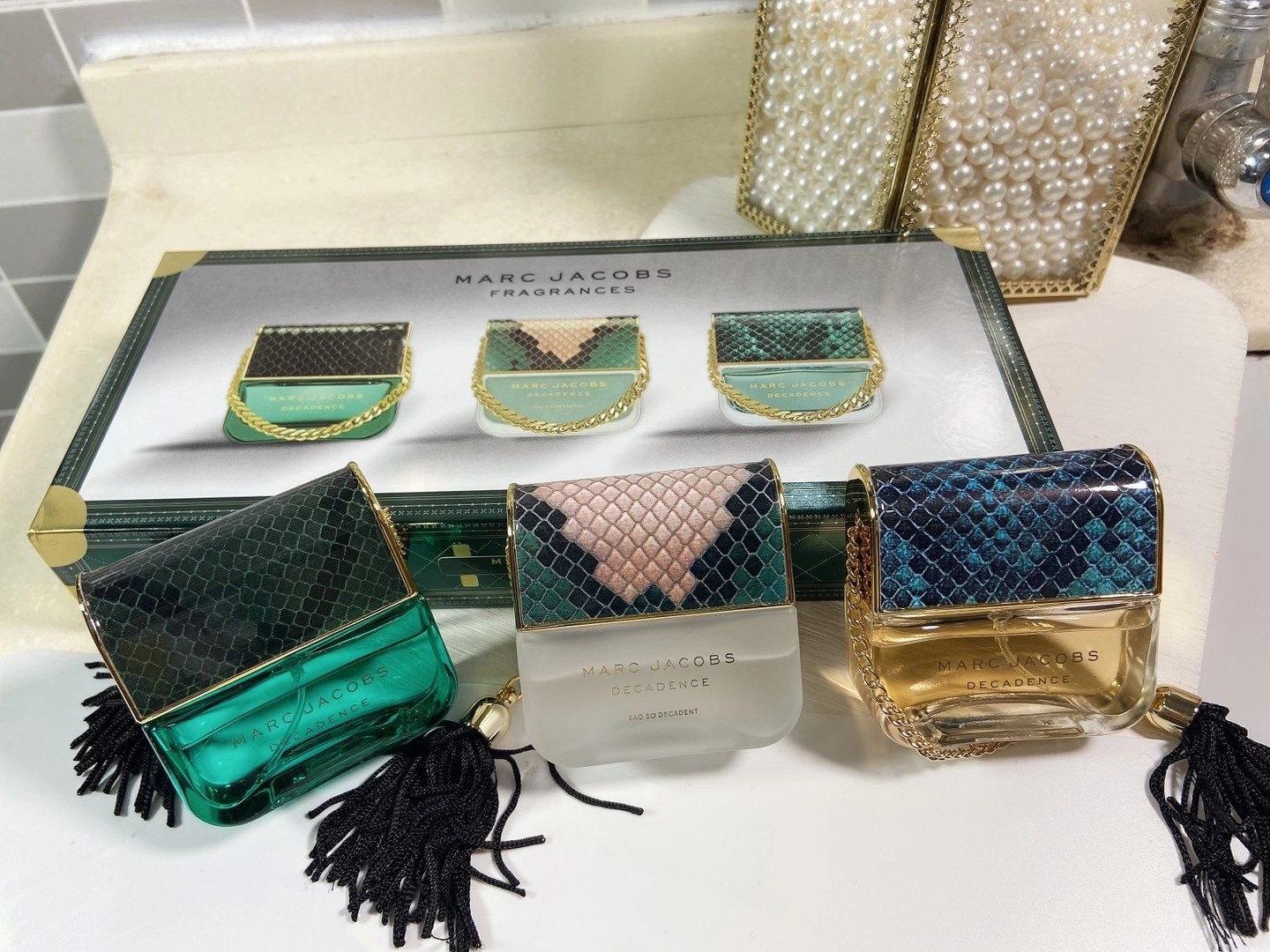 95💰原单品质
法国Marc Jacobs/马克雅可布 香水3件套 25MLX3💝💝Daisy手提款～😱😱Daisy的外包装设计独具匠心👻👻。更高档的包装设计，送人首选❤❤情人节礼物🎁首选