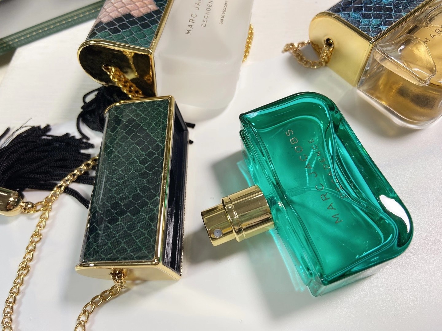 95💰原单品质
法国Marc Jacobs/马克雅可布 香水3件套 25MLX3💝💝Daisy手提款～😱😱Daisy的外包装设计独具匠心👻👻。更高档的包装设计，送人首选❤❤情人节礼物🎁首选