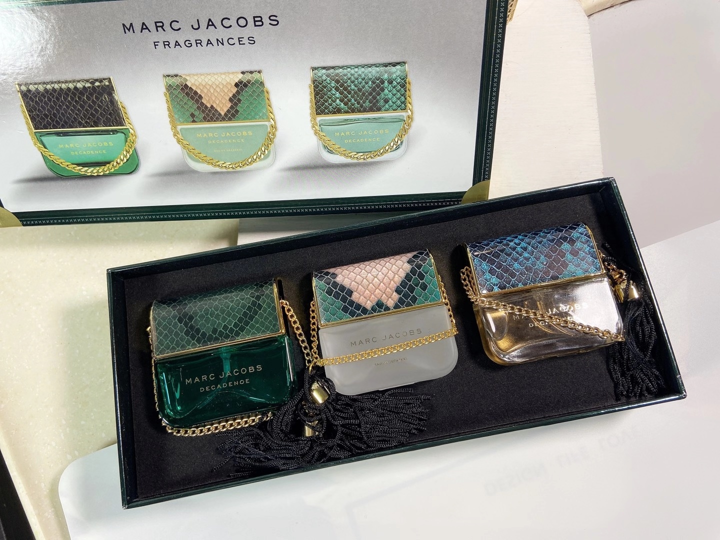 95💰原单品质
法国Marc Jacobs/马克雅可布 香水3件套 25MLX3💝💝Daisy手提款～😱😱Daisy的外包装设计独具匠心👻👻。更高档的包装设计，送人首选❤❤情人节礼物🎁首选