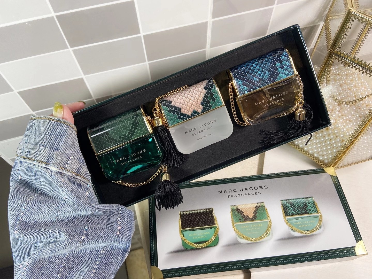 95💰原单品质
法国Marc Jacobs/马克雅可布 香水3件套 25MLX3💝💝Daisy手提款～😱😱Daisy的外包装设计独具匠心👻👻。更高档的包装设计，送人首选❤❤情人节礼物🎁首选