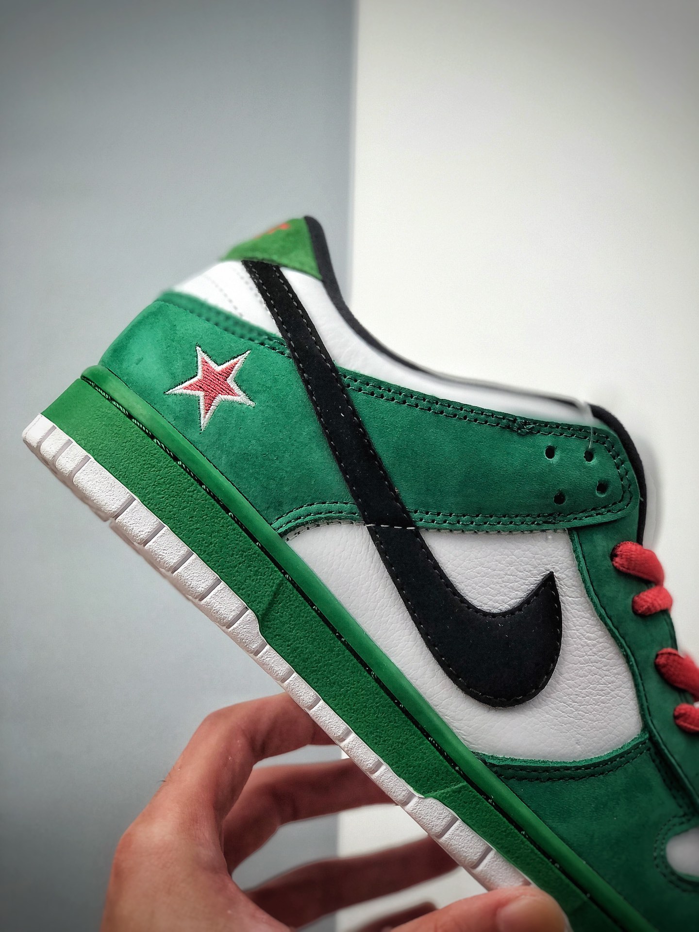 300  Nike Dunk SB LoW Heineken 喜力 超限量款 低帮运动休闲板鞋304292-302