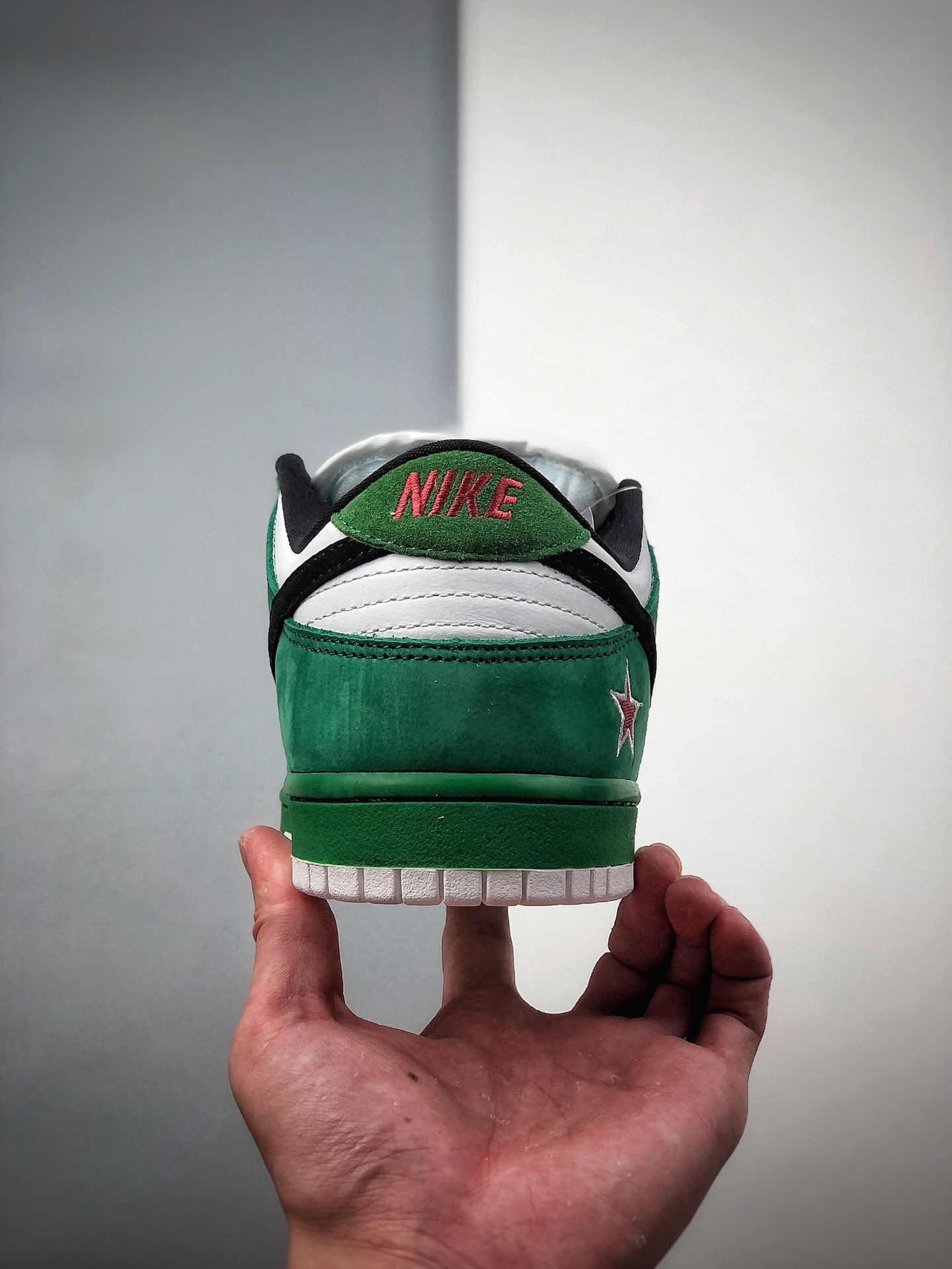 300  Nike Dunk SB LoW Heineken 喜力 超限量款 低帮运动休闲板鞋304292-302