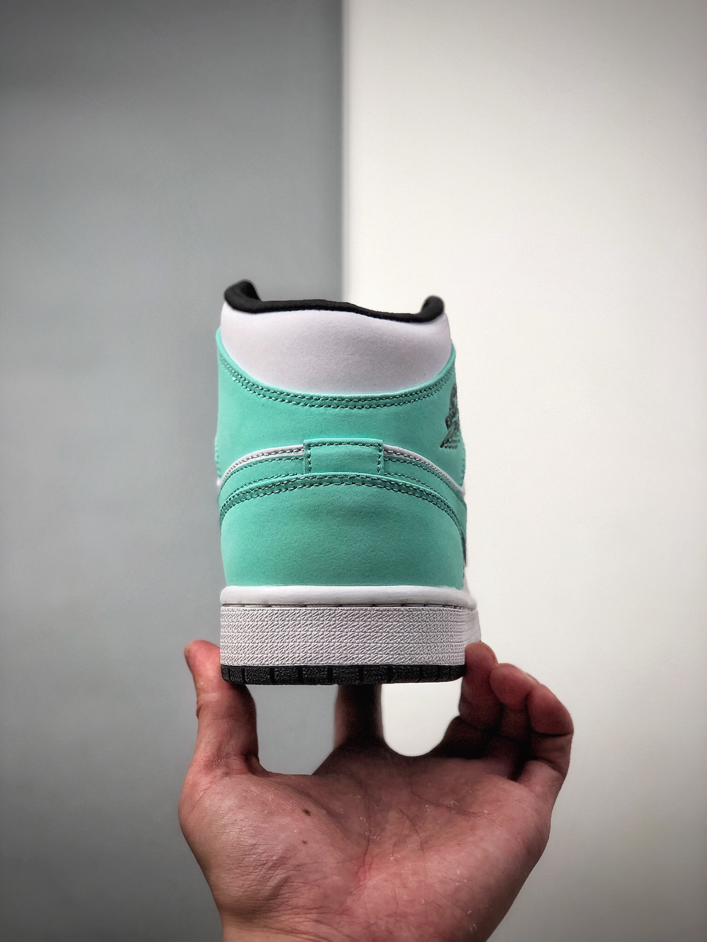 250 乔丹/Air Jordan 乔丹1代中帮系列Air Jordan 1 Mid湖水绿  554724-132