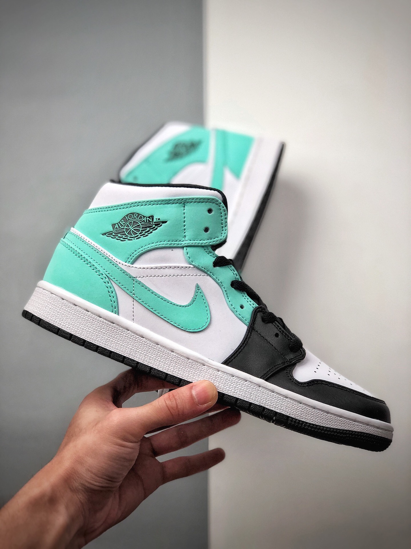 250 乔丹/Air Jordan 乔丹1代中帮系列Air Jordan 1 Mid湖水绿  554724-132