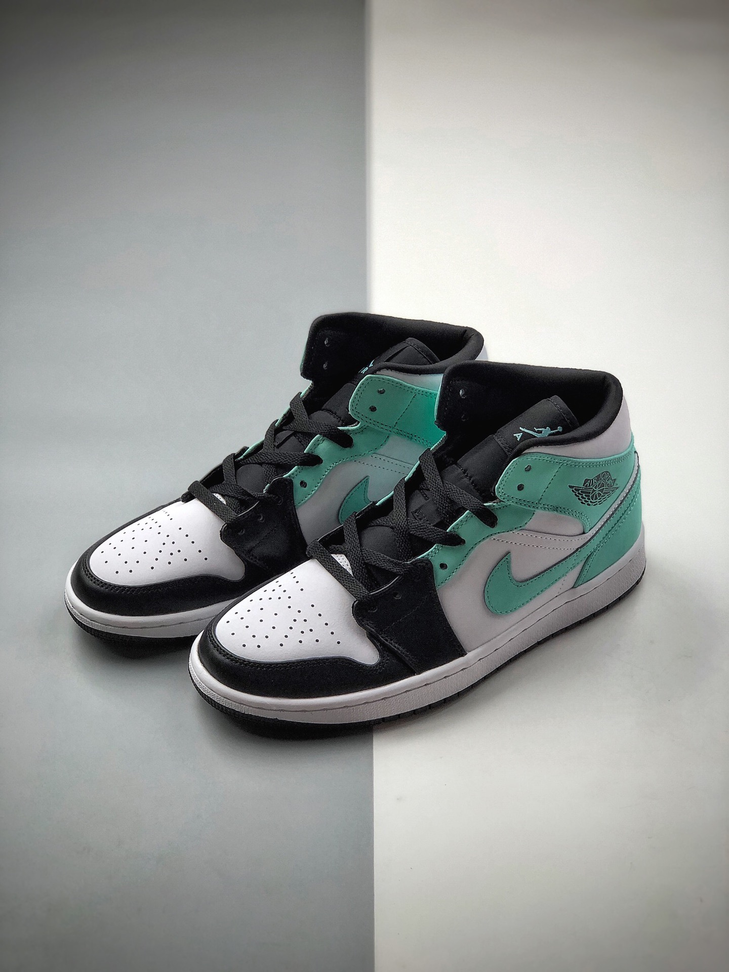 250 乔丹/Air Jordan 乔丹1代中帮系列Air Jordan 1 Mid湖水绿  554724-132