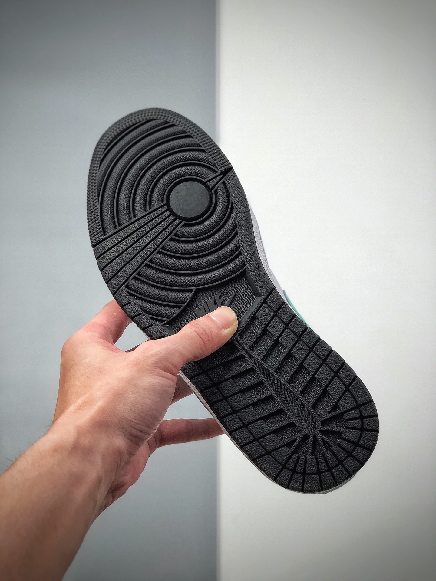 250 乔丹/Air Jordan 乔丹1代中帮系列Air Jordan 1 Mid湖水绿  554724-132