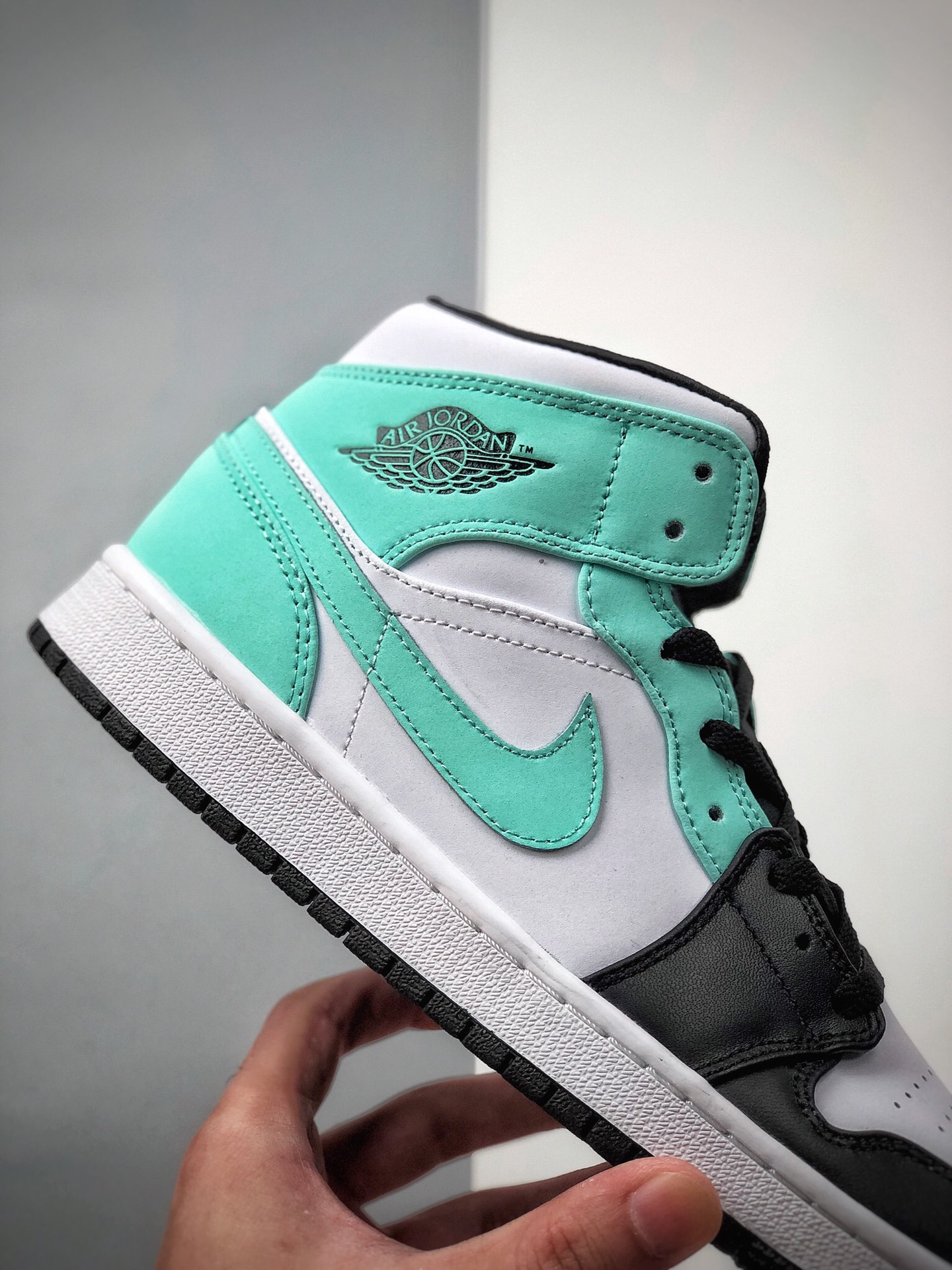 250 乔丹/Air Jordan 乔丹1代中帮系列Air Jordan 1 Mid湖水绿  554724-132