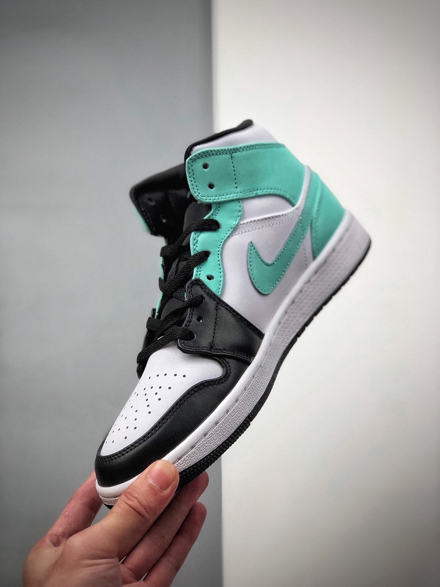 250 乔丹/Air Jordan 乔丹1代中帮系列Air Jordan 1 Mid湖水绿  554724-132