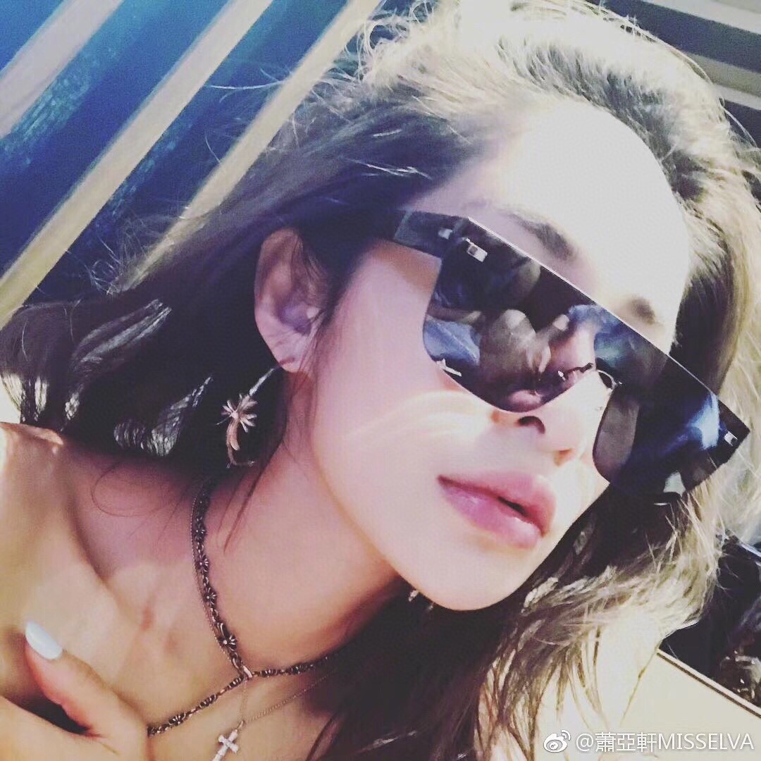 Bvlgari 宝格丽十字架佩戴图