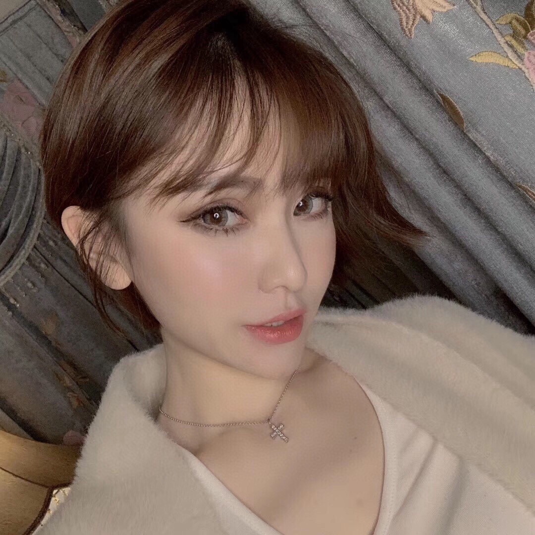Bvlgari 宝格丽十字架佩戴图