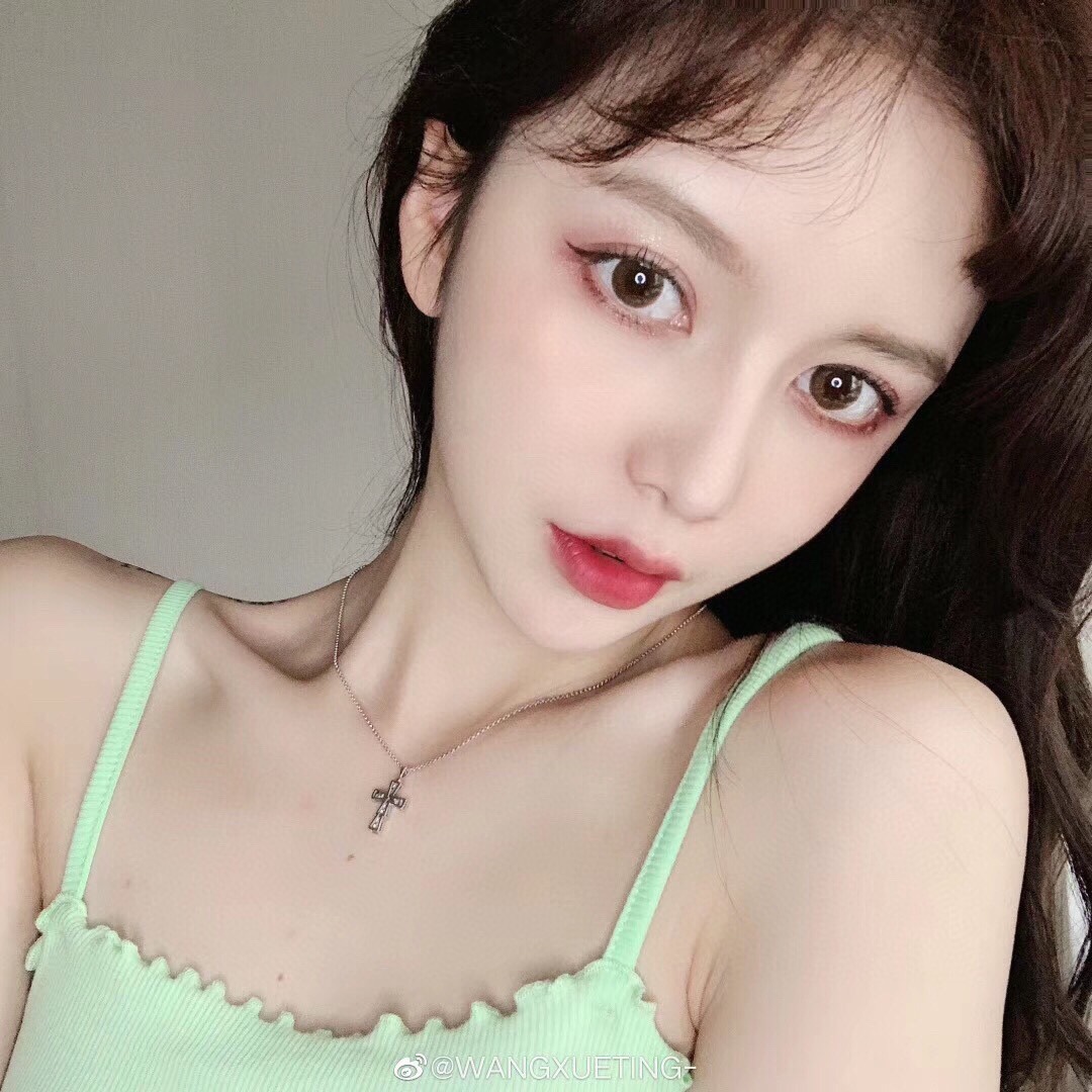 Bvlgari 宝格丽十字架佩戴图