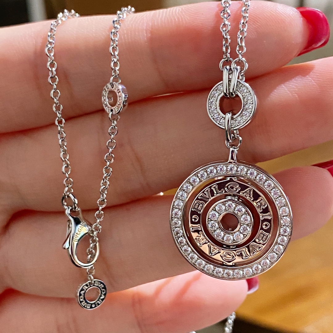 NO:101423,BV Shilai Run Necklace, a brand new version, very heavy-duty, with a good texture on the print!  Welcome good luck and good mood in the New Year!  !  Platinum/rose gold, Bulgari necklace, bottega veneta, bvlgari, necklace19860909BV时来运转项链,全新改版的一个款, 非常重工打造,对版字印,上手质感非常好！ 新年迎接好运气好心情！！ 白金/玫金,宝格丽项链,bottega veneta,bvlgari,necklace,Jewelry