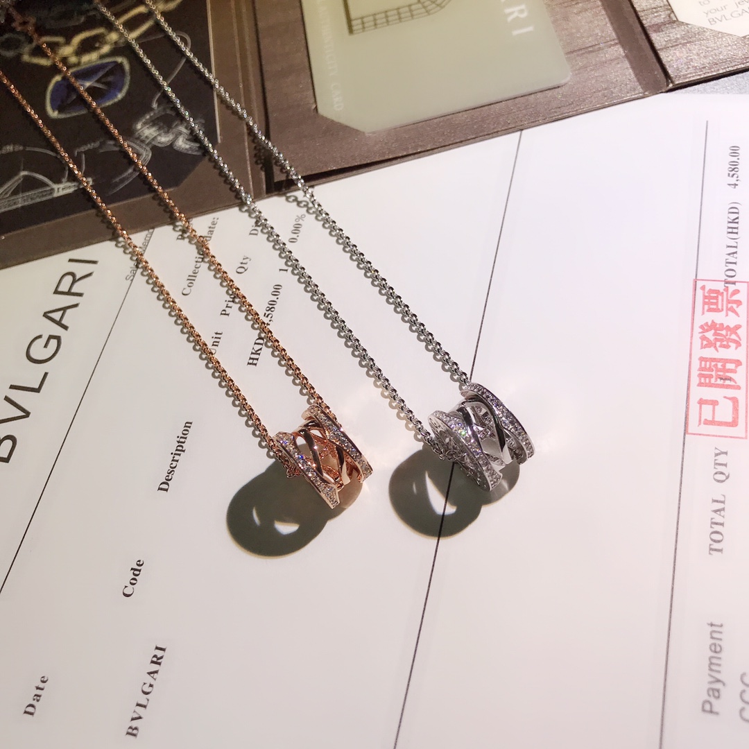 NO:103974,Classic hot BV hollowed-out necklace with diamonds. All BV prints are CNC. Lobster buckles also have BV counter lettering, Bulgari necklace, bottega veneta, bvlgari, necklace19860909经典爆款BV镂空带钻项链 BV字印全部采用CNC 龙虾扣也有BV专柜刻字,宝格丽项链,bottega veneta,bvlgari,necklace,Jewelry