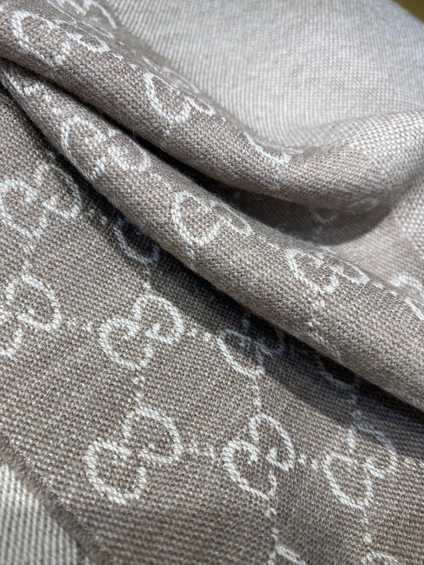 Gucci Reversible Jacquard Wool-Silk Blend Scarf, 40 x 180 cm 8 i1600743120 3304 6