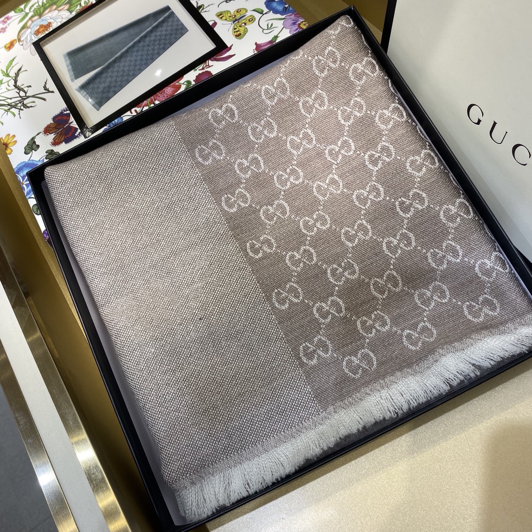 Gucci Reversible Jacquard Wool-Silk Blend Scarf, 40 x 180 cm 3 i1600743120 427 1