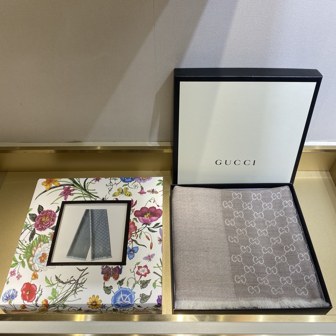 Gucci Reversible Jacquard Wool-Silk Blend Scarf, 40 x 180 cm 2 i1600743120 6872 0