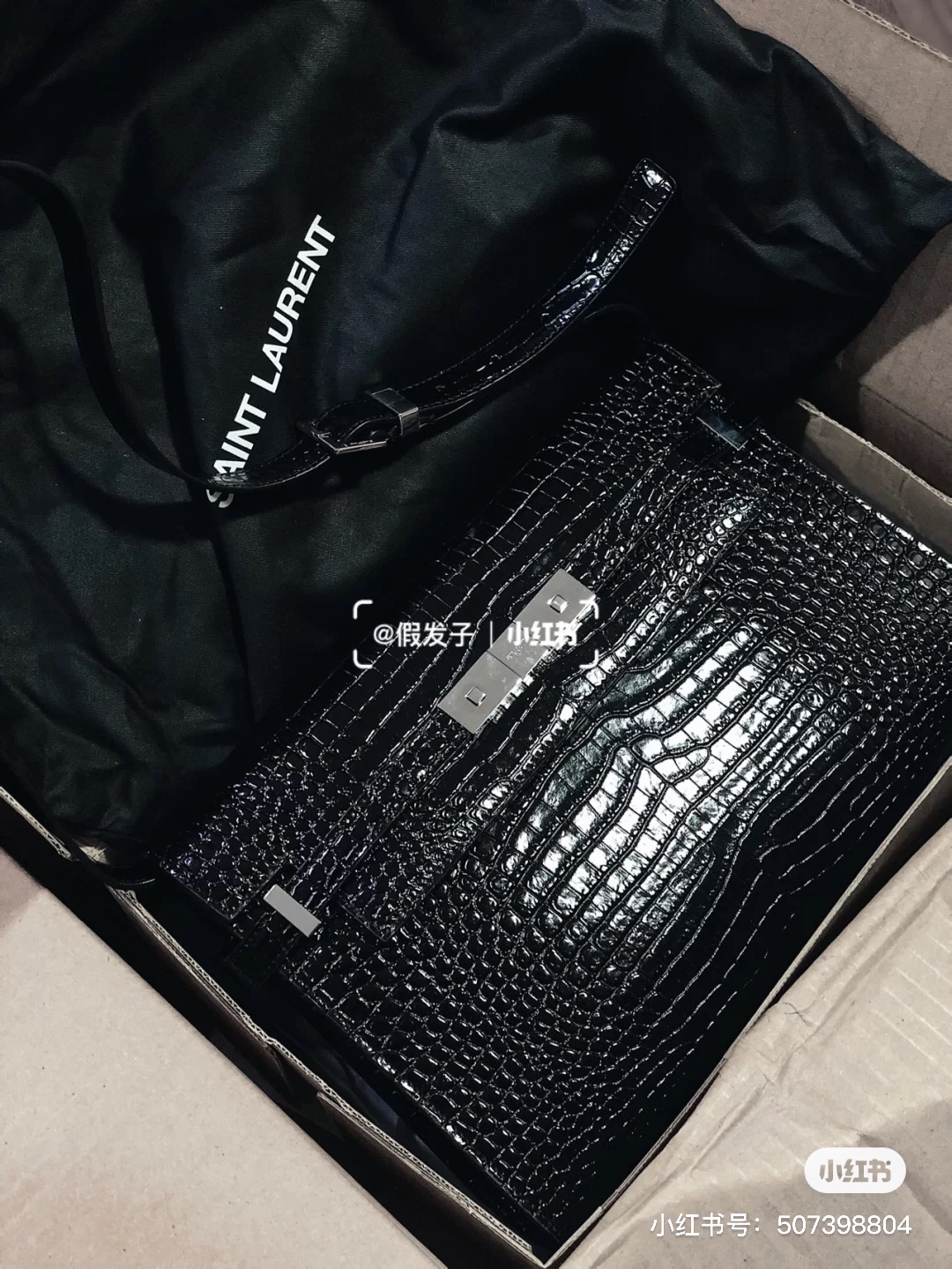 Ysl 𝑴𝒂𝒏𝒉𝒂𝒕𝒕𝒂𝒏曼哈顿法棍包 579271黑色鳄鱼纹银扣