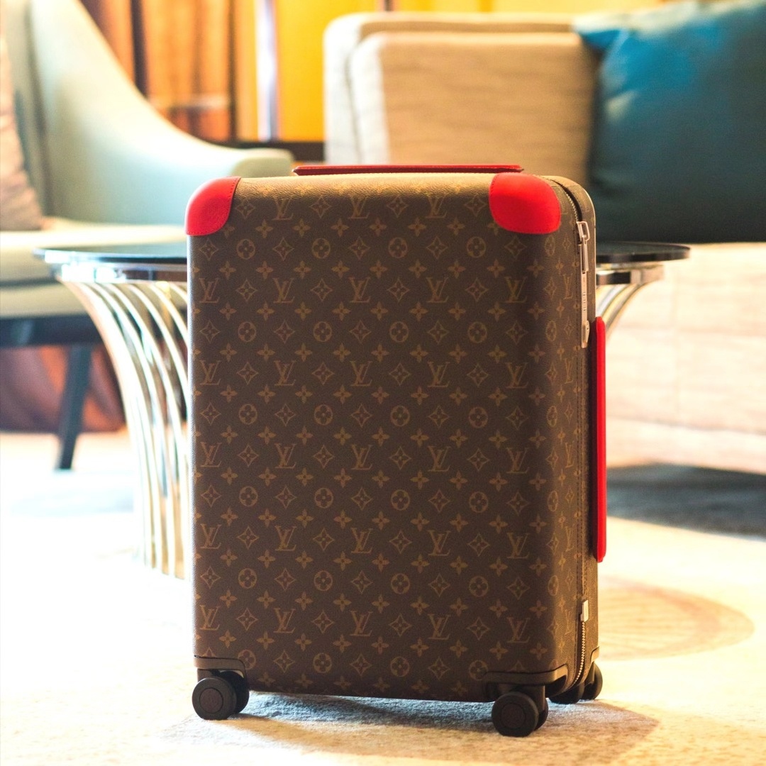 LOUIS VUITTON-HORIZON四轮拉杆箱 55厘米 Ｍ20200 规格：38*55*21（长*高*宽）专柜正品品质 现货供应（限量版红色配皮）