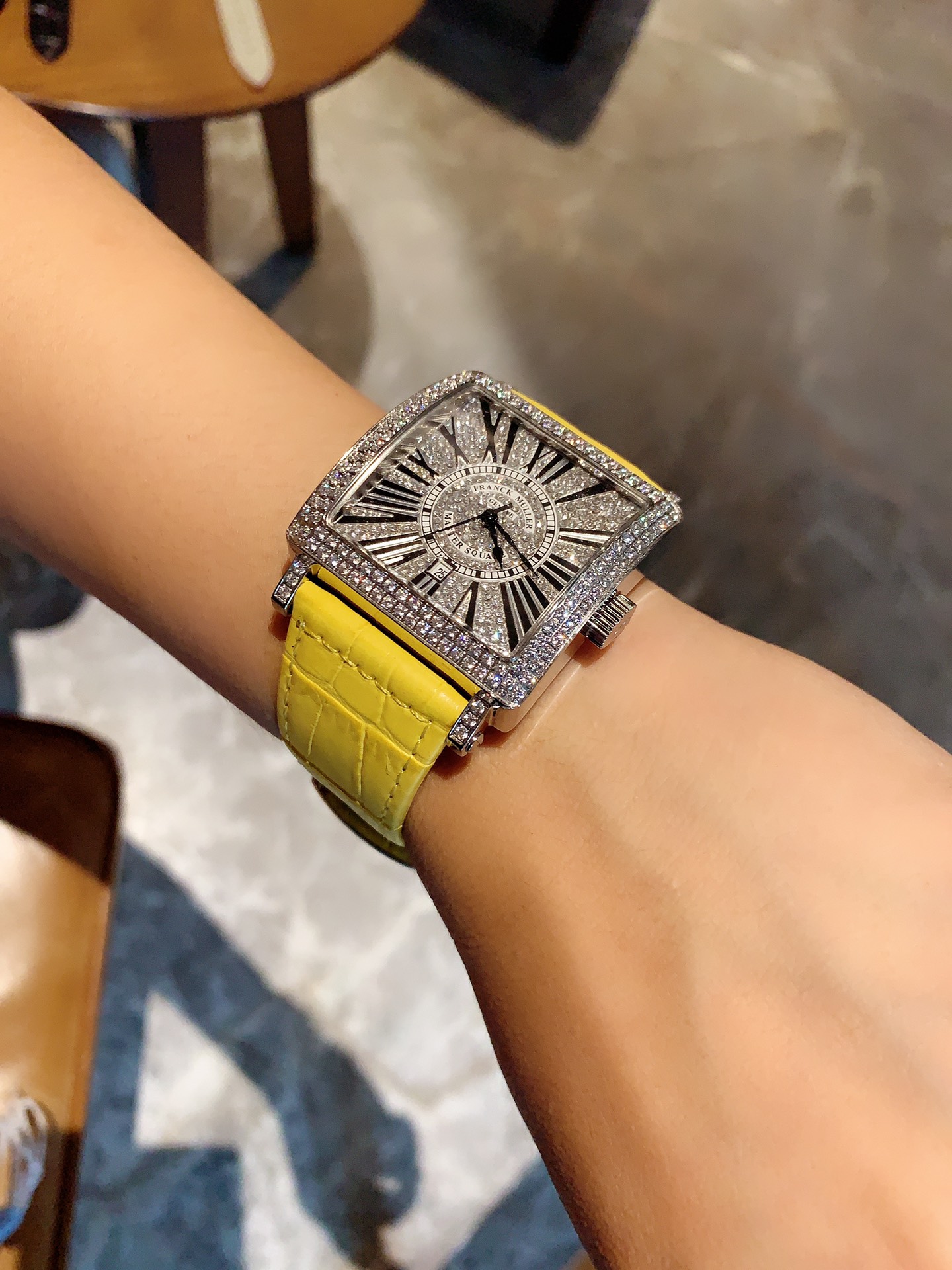 “Frank Muller’s 36.5mm Square Wristwatch with Swiss Quartz Core and Steel Casing” - 图片 2