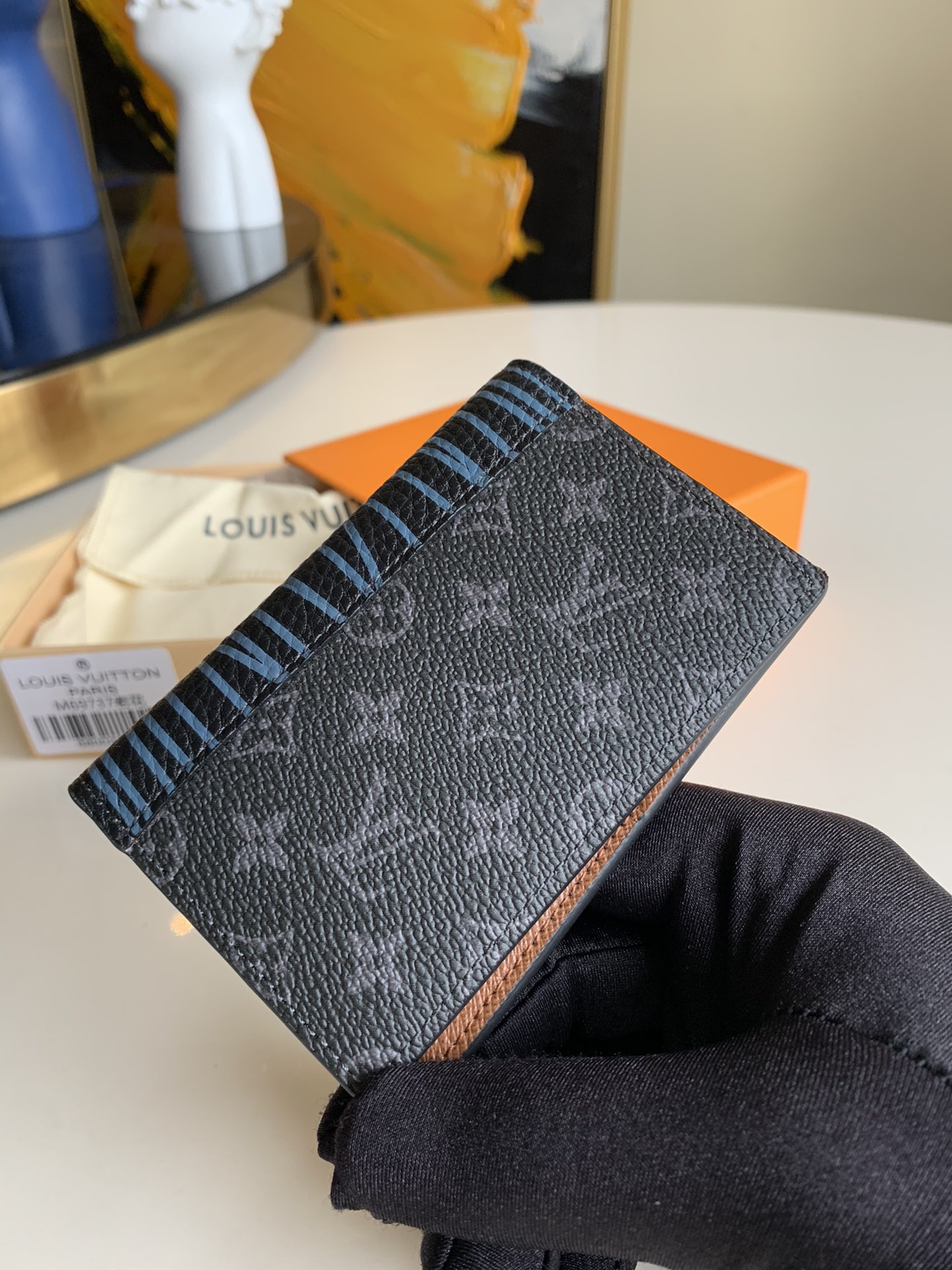 NO:396132,[Exclusive real shot M69737] Pocket wallet card bag Virgil Abloh uses this pocket wallet to show the classic Epi leather pattern and two-type Monogram pattern 'triptych' to tell the inspiration for the art of autumn and winter Patchwork collage. The pocket and the card set are flexible designs. 8.0 x 11.0 x 1.0 cm A.,LV [original leather],louis vuitton19860909【独家实拍M69737】口袋钱夹 卡包 Virgil Abloh 以本款口袋钱夹展现经典 Epi 皮革图案和两式 Monogram 图案的“三联画”,讲述 秋冬 Patchwork 拼贴艺术灵感.口袋和卡位共筑灵活设计.8.0 x 11.0 x 1.0 厘米 A.,LV【原厂皮】,louis vuitton,Bag