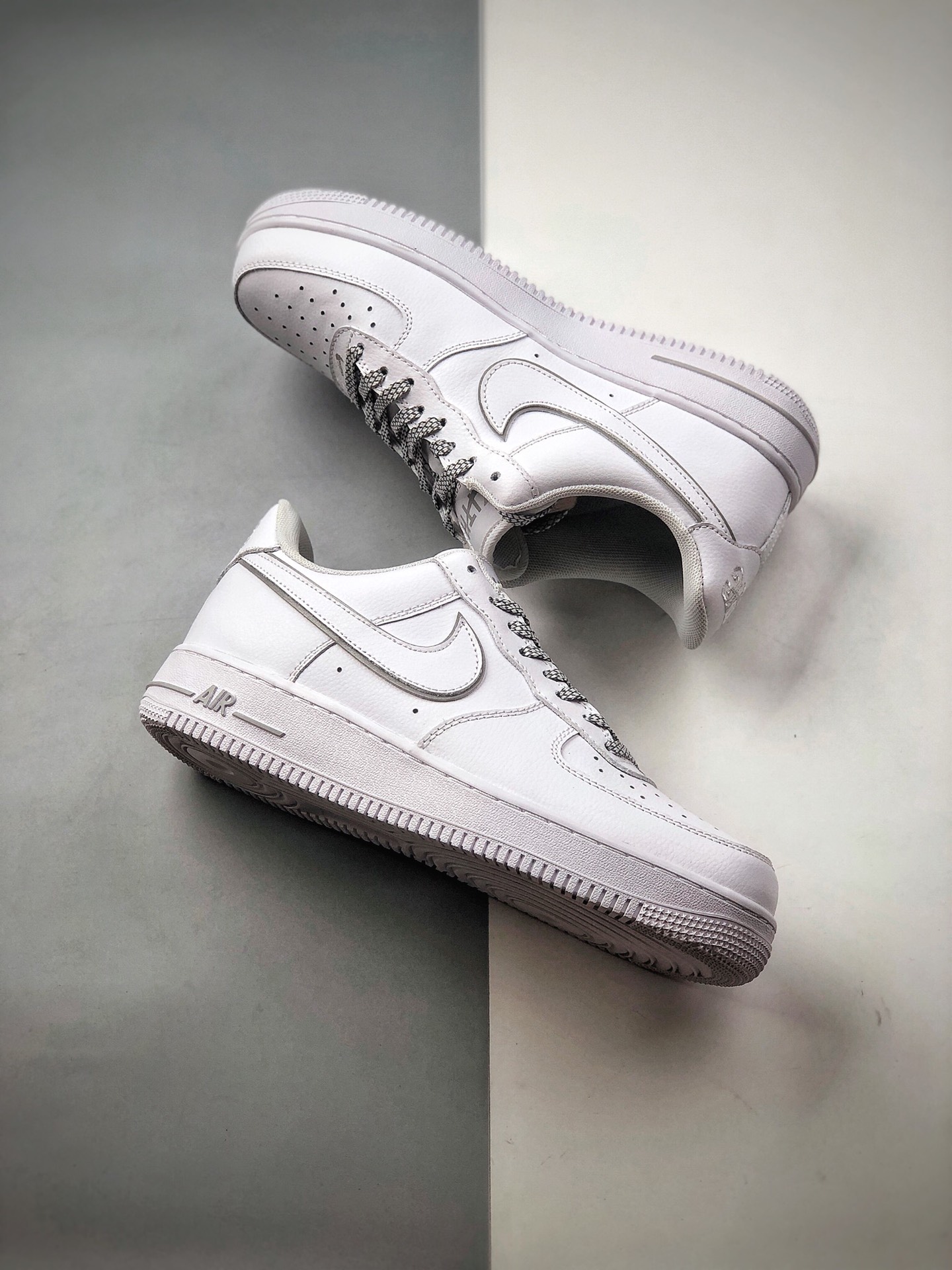 180  Nike Air Force 1 空军一号低帮休闲运动板鞋  货号：CR7792-022