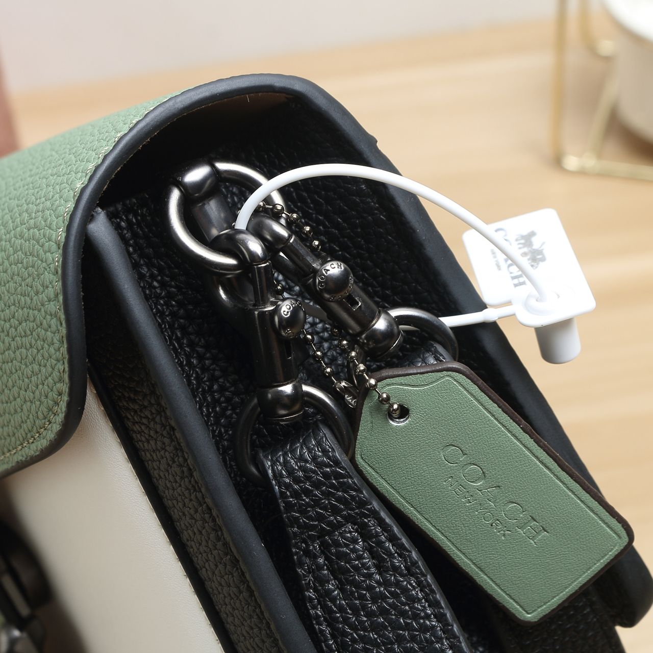 Review: COACH Quest Tabby Wine Pack – High Quality, Beautiful, Practical, and Spacious - 图片 6