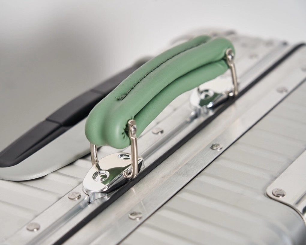 CF Topas Silver Aluminum Suitcase with Green Handle | Durable & Stylish 6 a1600944294949 5751