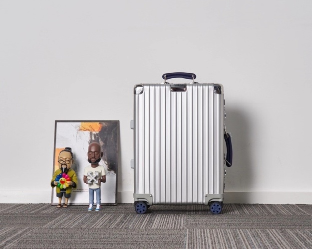 Aluminum Suitcase Rolling Luggage Travel Case with 360° Spinner Wheels 1 Aluminum Suitcase Rolling Luggage Travel Case with 360° Spinner Wheels