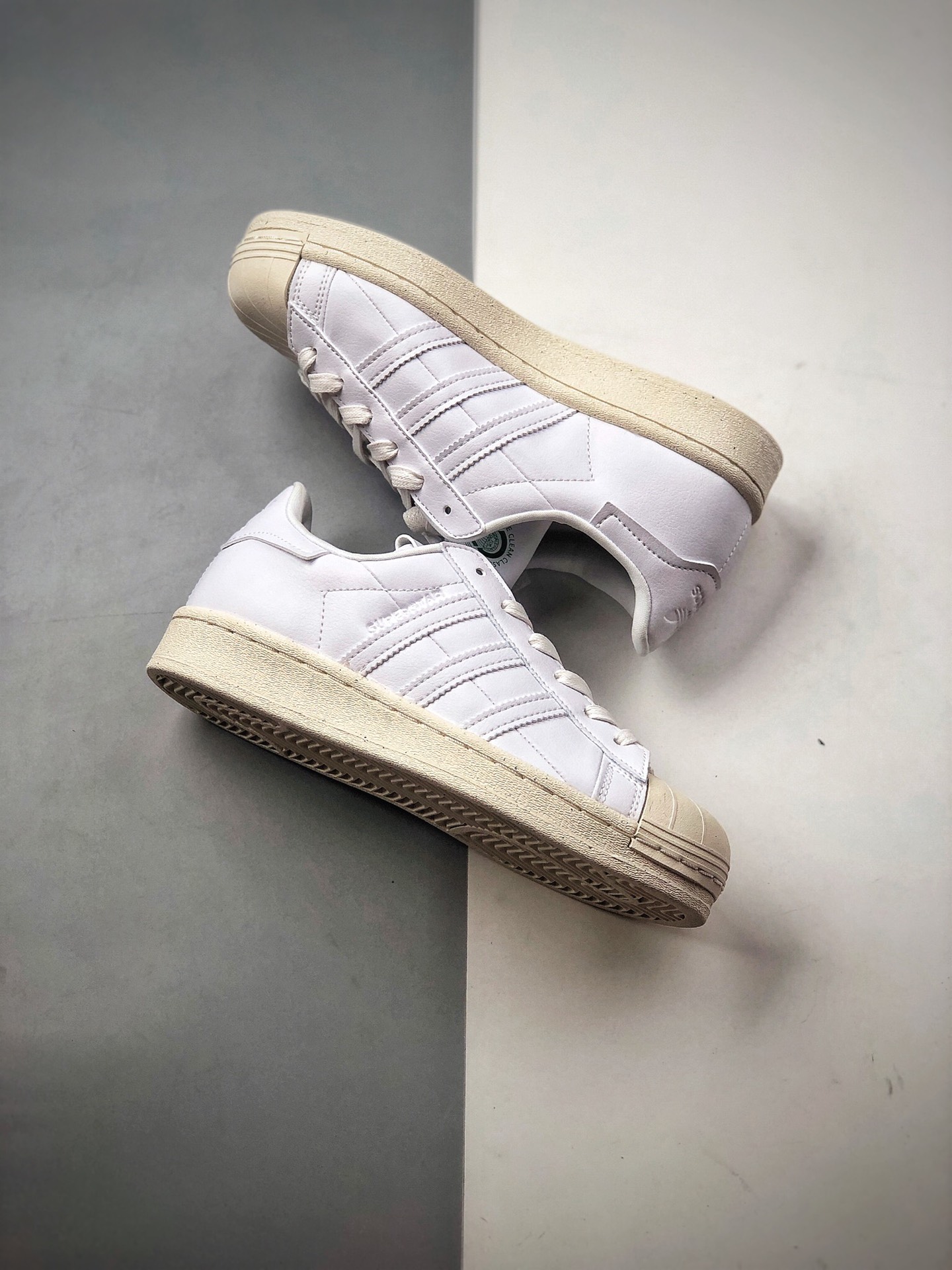 200  Adidas Superstar Star 贝壳头三叶草经典百搭休闲运动板鞋 FW2292