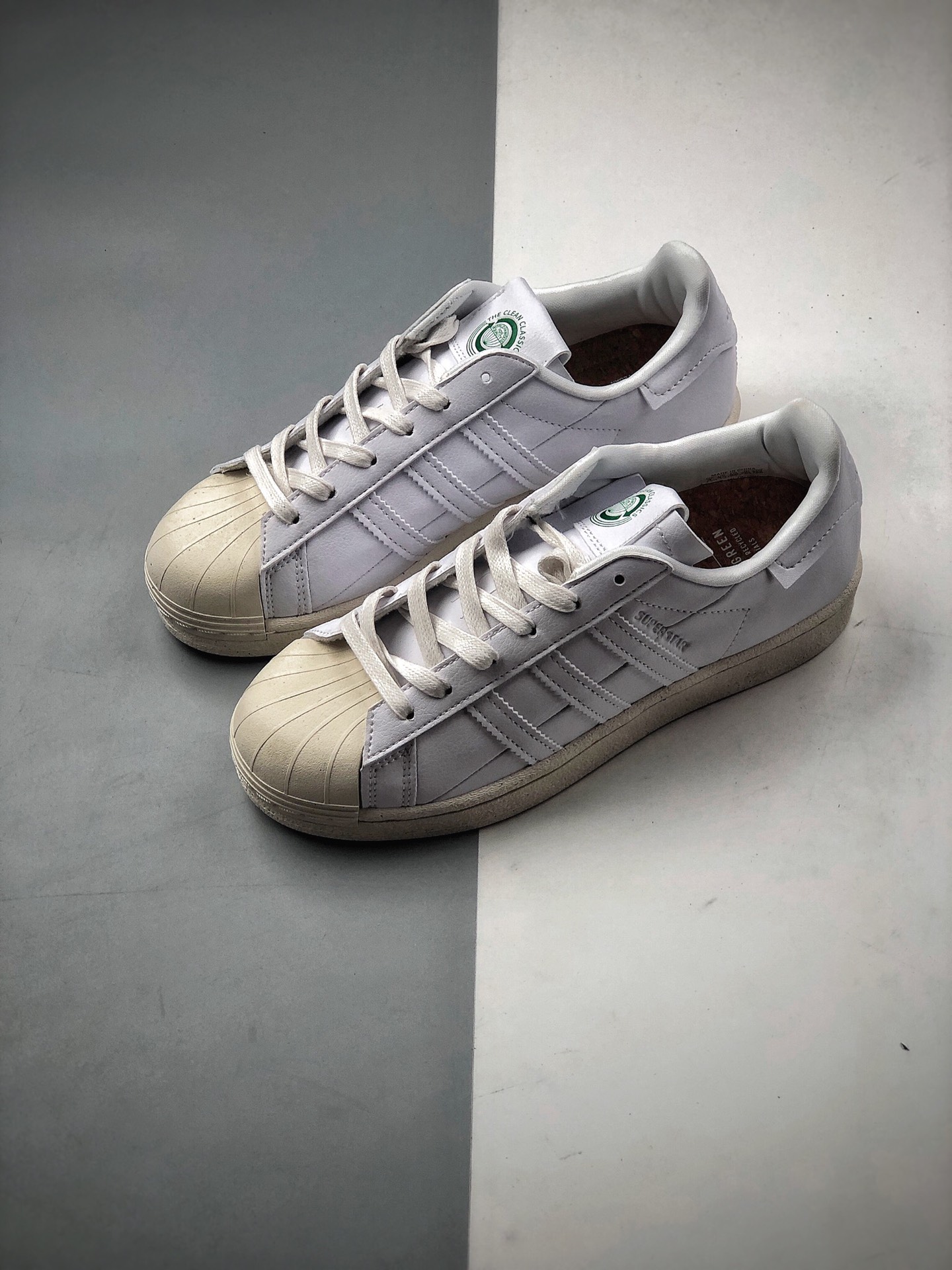 200  Adidas Superstar Star 贝壳头三叶草经典百搭休闲运动板鞋 FW2292