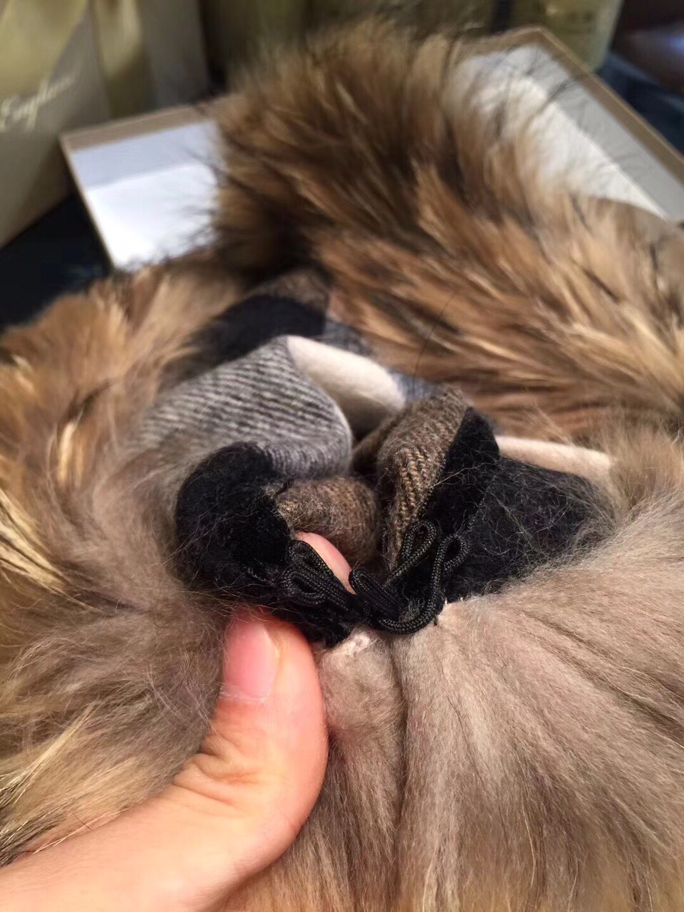 💟咱家招牌货❗️巴宝莉经典英伦欧美范儿「狐狸毛帽子围巾/大披肩」又是一款即时尚又实用的大围巾&斗篷，经典