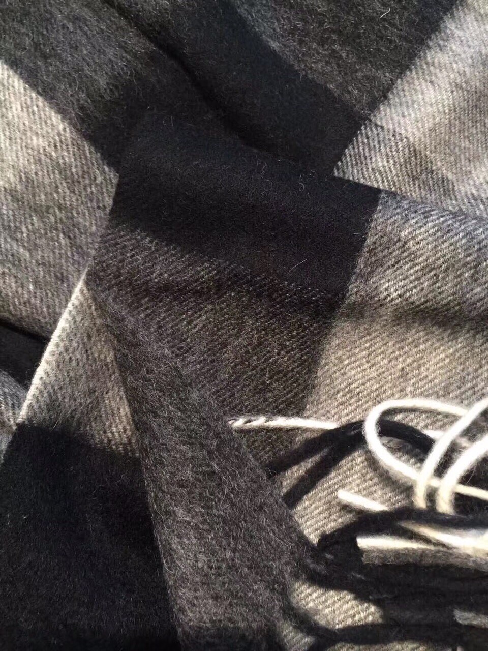 💟咱家招牌货❗️巴宝莉经典英伦欧美范儿「狐狸毛帽子围巾/大披肩」又是一款即时尚又实用的大围巾&斗篷，经典