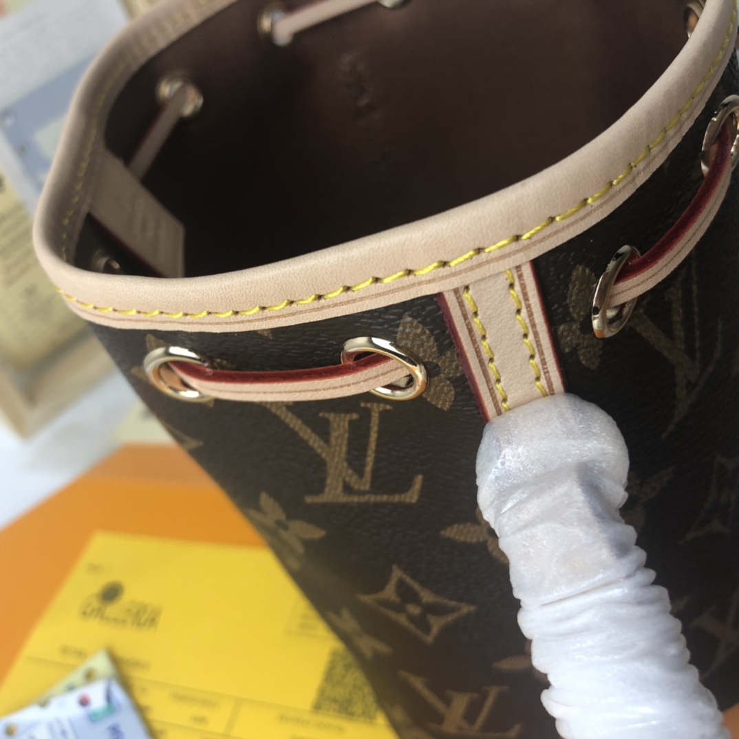 Nano Noe 手袋 - エレガントなミニマルデザイン