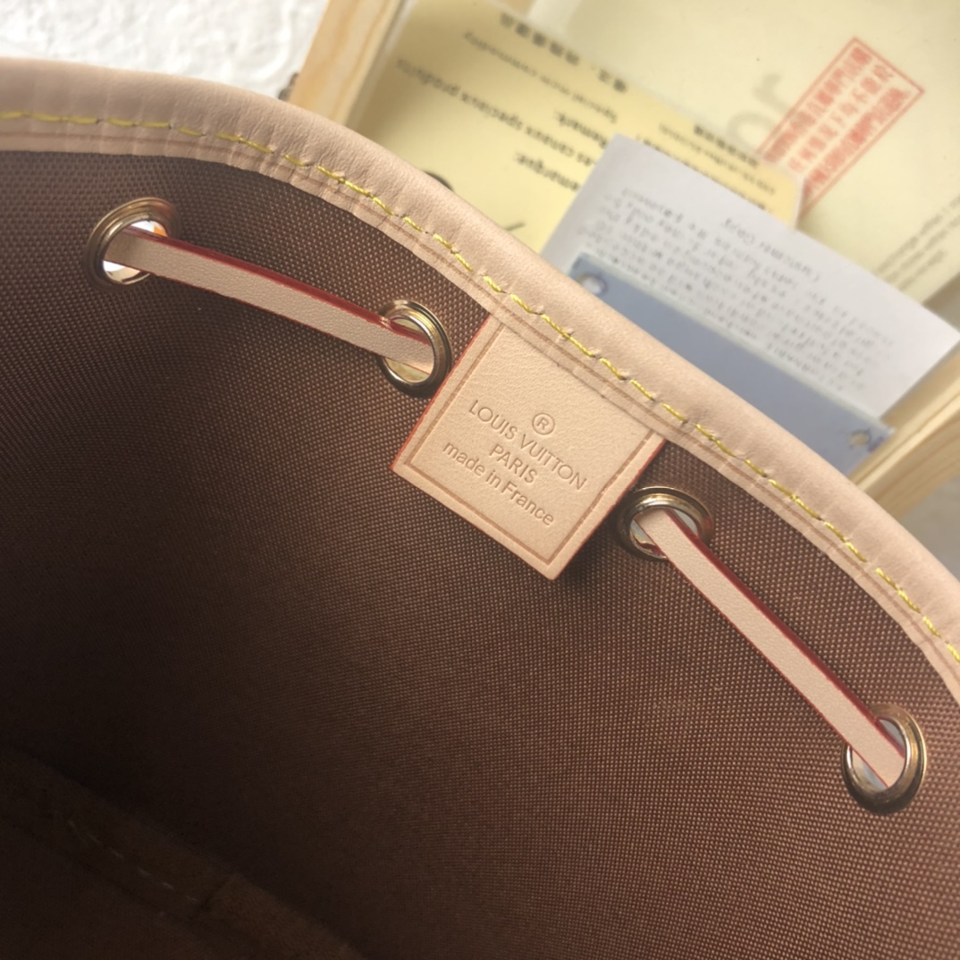 Nano Noe 手袋 - エレガントなミニマルデザイン