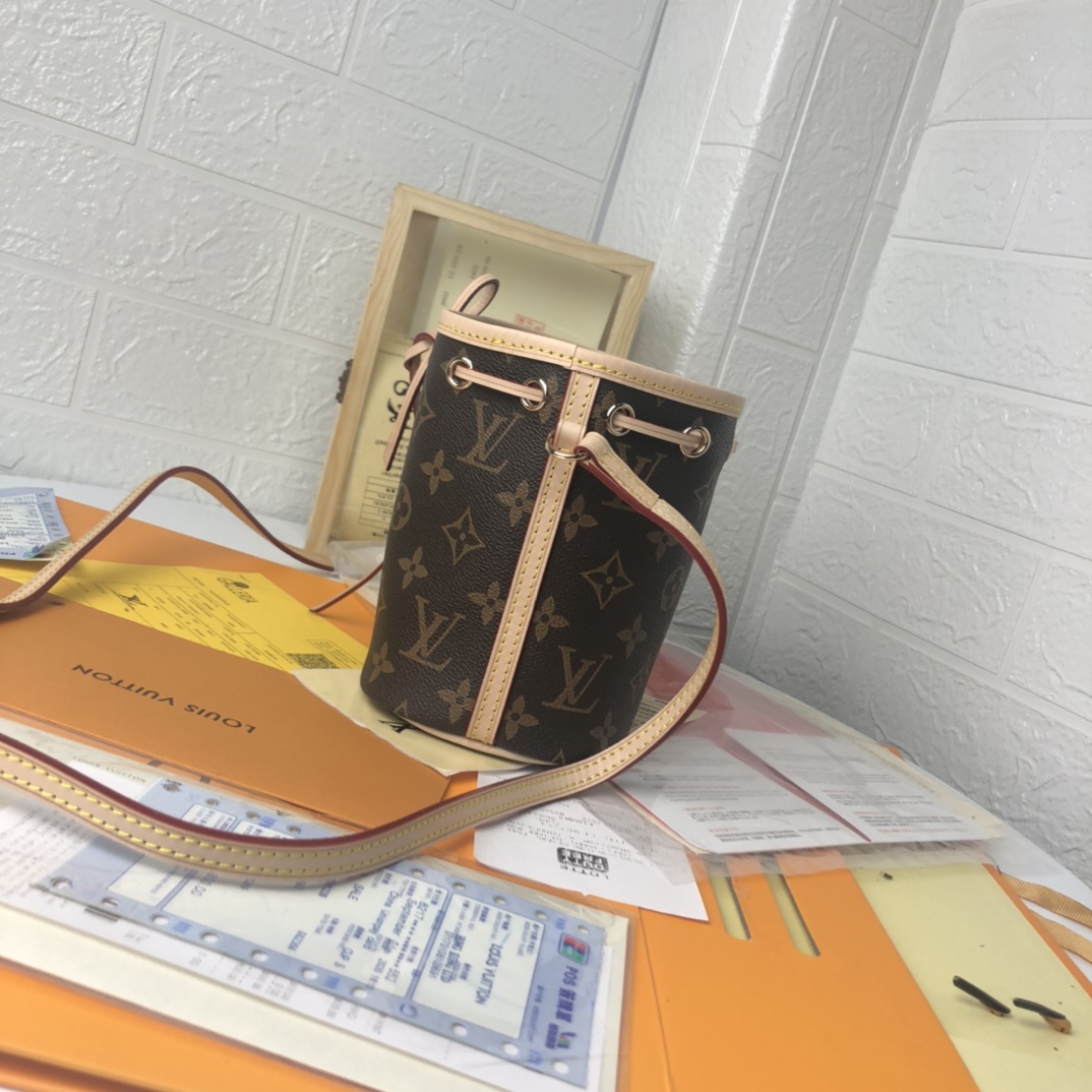 Nano Noe 手袋 - エレガントなミニマルデザイン