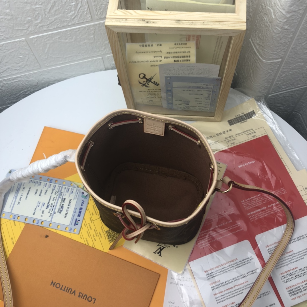 Nano Noe 手袋 - エレガントなミニマルデザイン