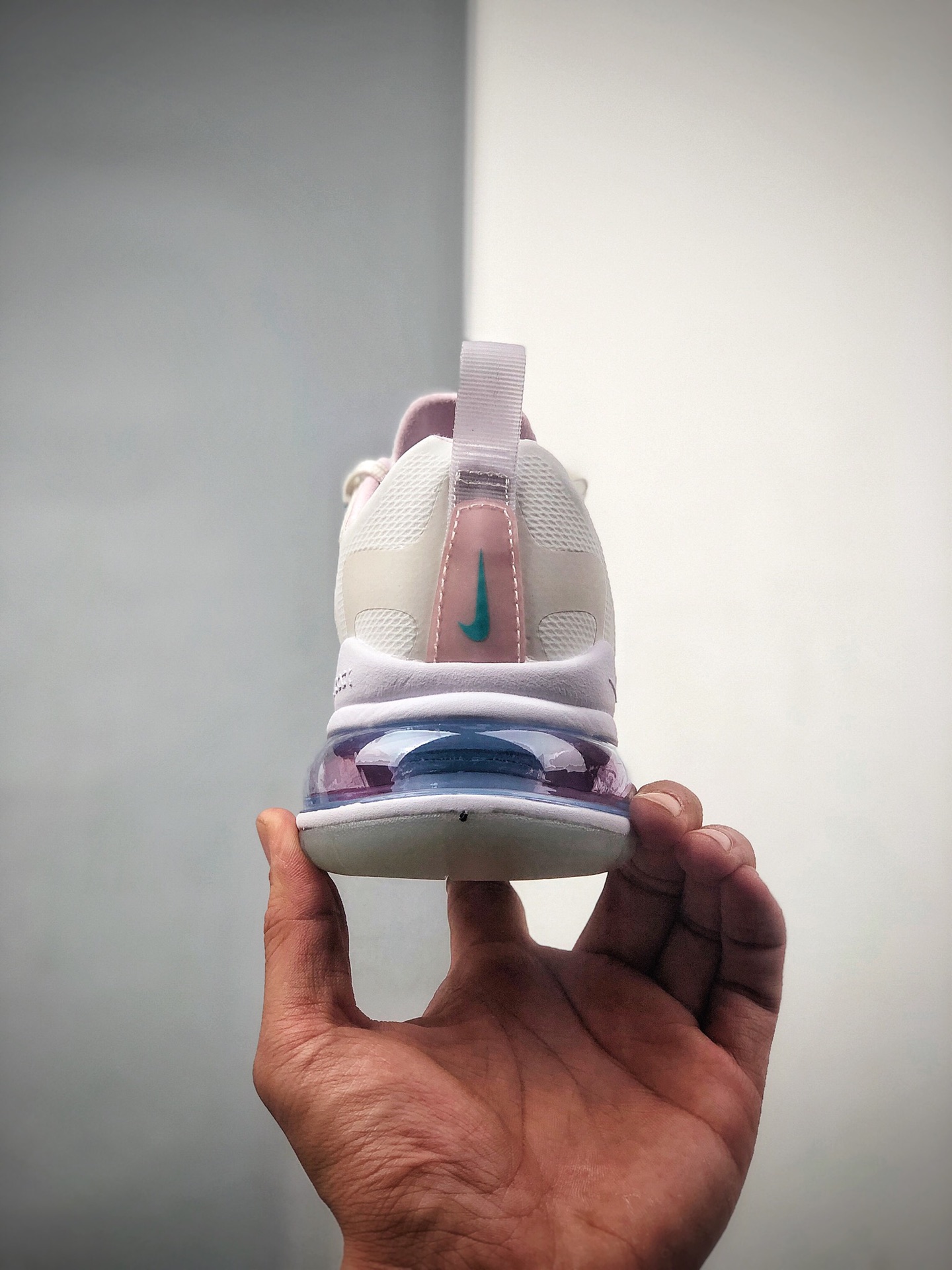 200  耐克Nike Wmns Air Max 270 React ”White/Light Blue”270瑞亚赛车系列后半掌气垫百搭运动慢跑鞋 货号：CK6929-100