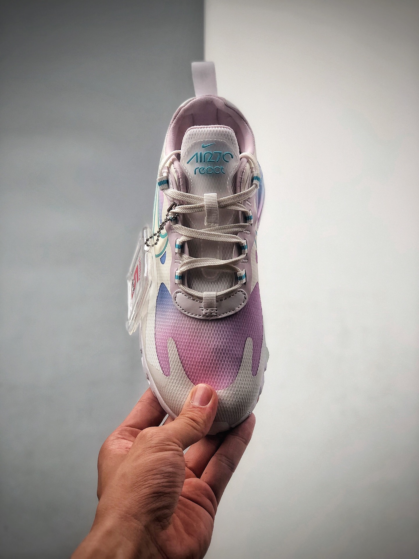 200  耐克Nike Wmns Air Max 270 React ”White/Light Blue”270瑞亚赛车系列后半掌气垫百搭运动慢跑鞋 货号：CK6929-100