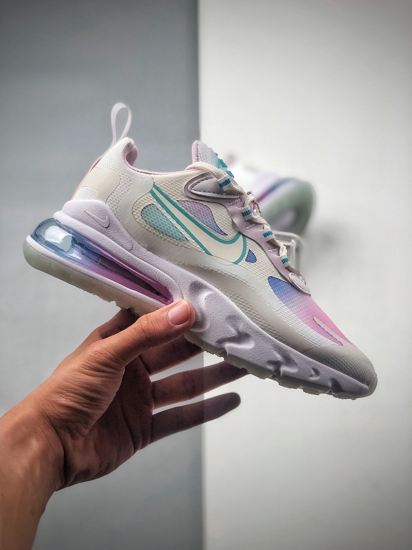 200  耐克Nike Wmns Air Max 270 React ”White/Light Blue”270瑞亚赛车系列后半掌气垫百搭运动慢跑鞋 货号：CK6929-100