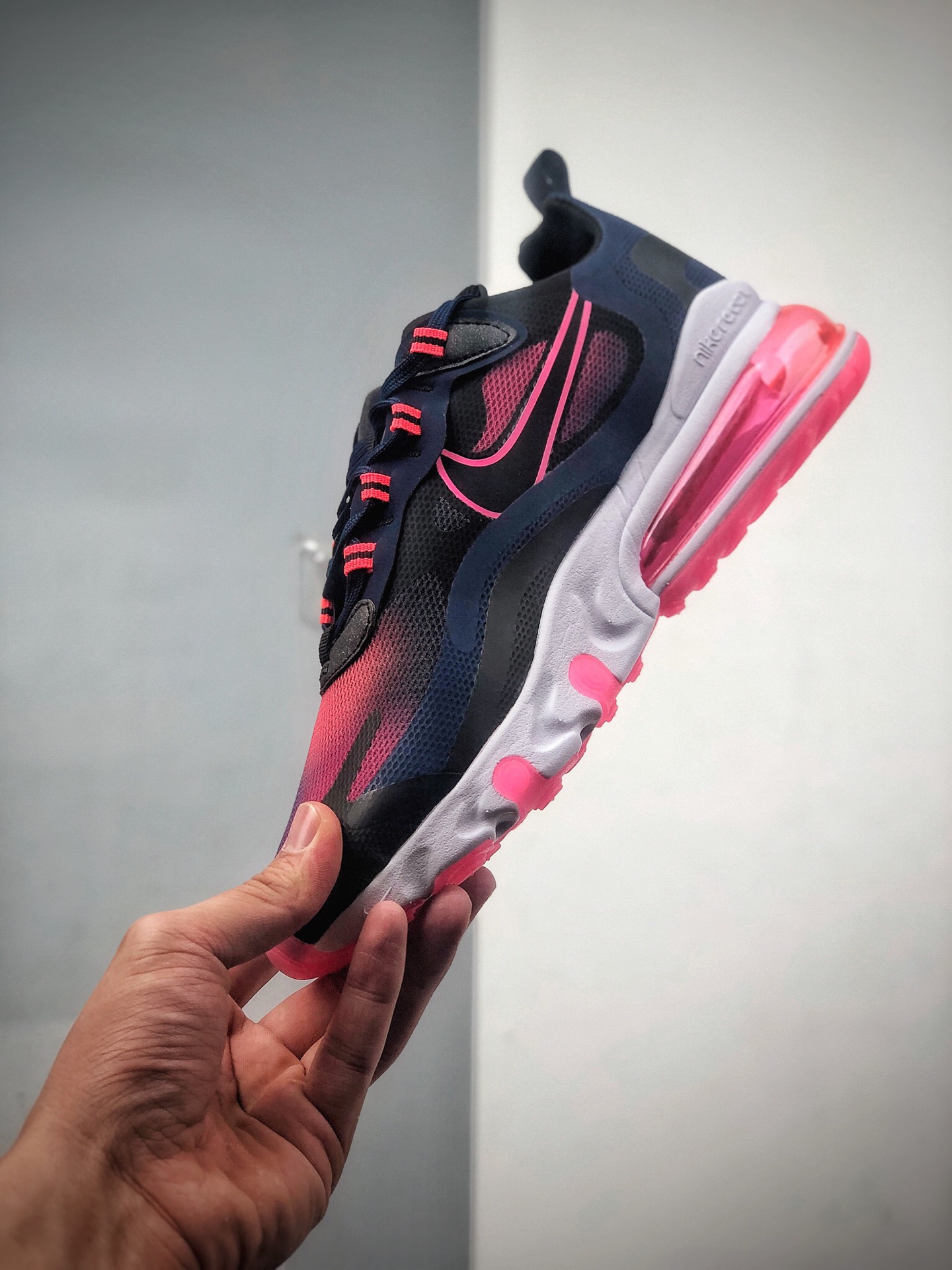 200 Nike Wmns Air Max 270 React ”White/Light Blue”270瑞亚赛车系列后半掌气垫百搭运动慢跑鞋 货号：CK6929-400
