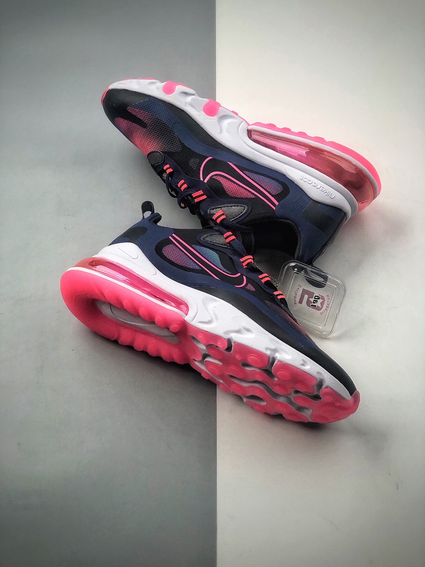 200 Nike Wmns Air Max 270 React ”White/Light Blue”270瑞亚赛车系列后半掌气垫百搭运动慢跑鞋 货号：CK6929-400