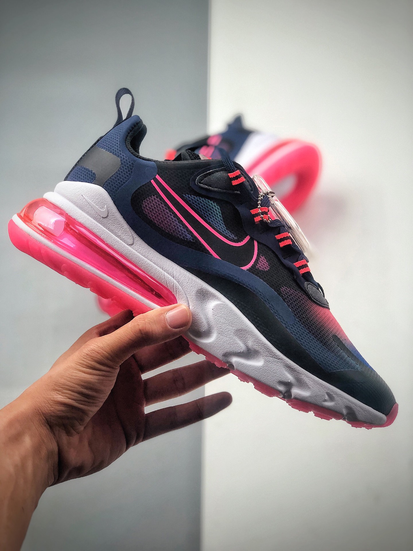 200 Nike Wmns Air Max 270 React ”White/Light Blue”270瑞亚赛车系列后半掌气垫百搭运动慢跑鞋 货号：CK6929-400