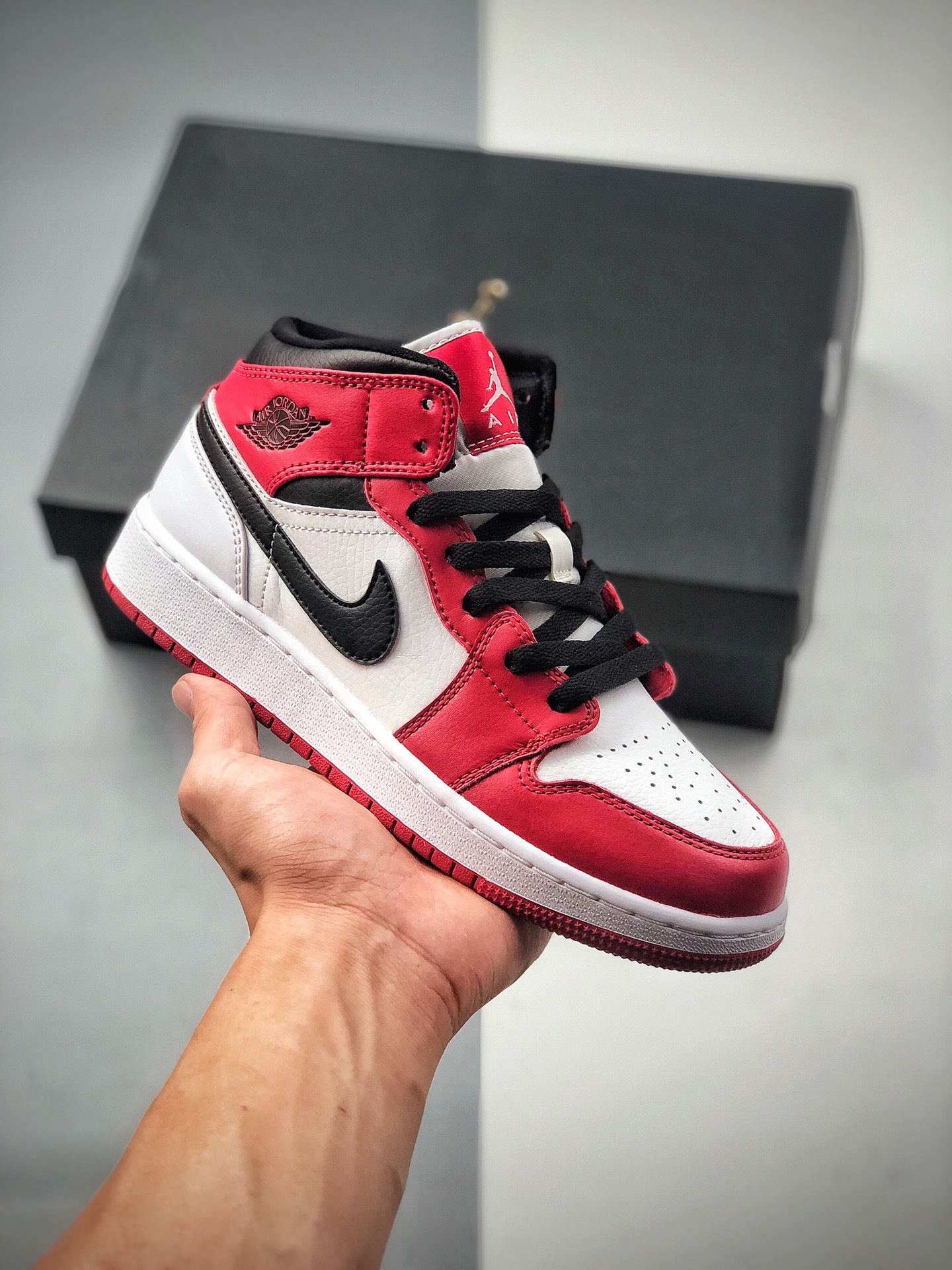 Nike Air Jordan 1 Mid AJ1 Jordan 1 Zapatilla de skate casual cultural deportiva de media caña N.º de producto…