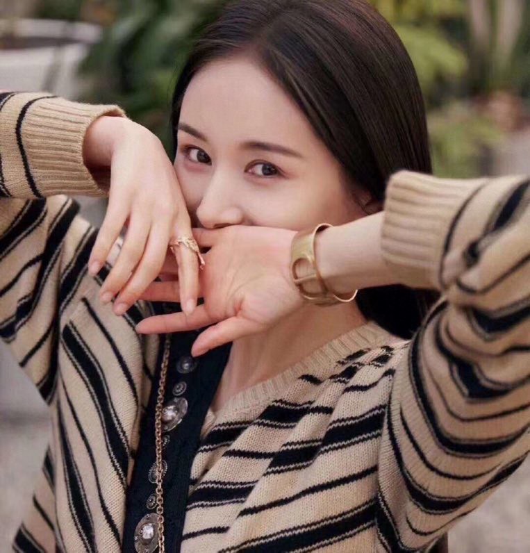 Iconic Montaigne Series CD Opening Bracelet: Simple Fashion Accessory with Gold-White Metallic Rim Sign - 图片 2