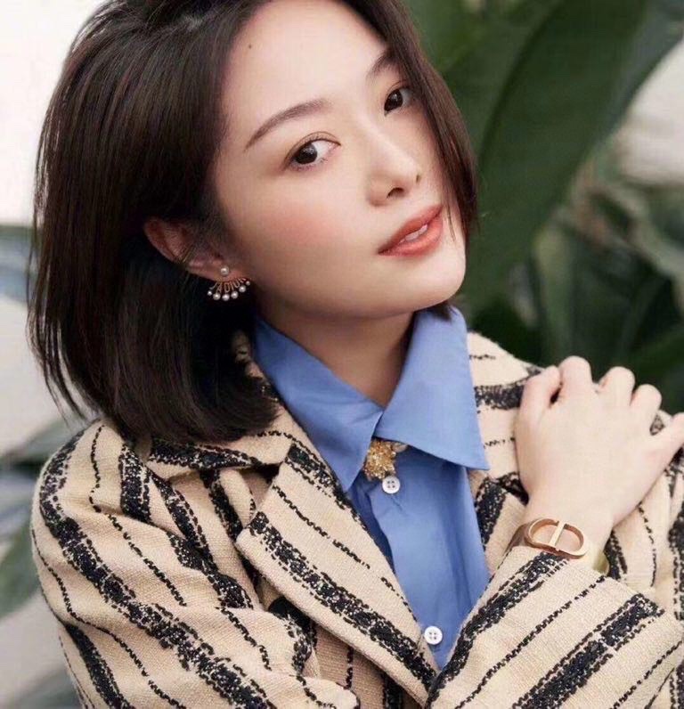 Iconic Montaigne Series CD Opening Bracelet: Simple Fashion Accessory with Gold-White Metallic Rim Sign - 图片 9
