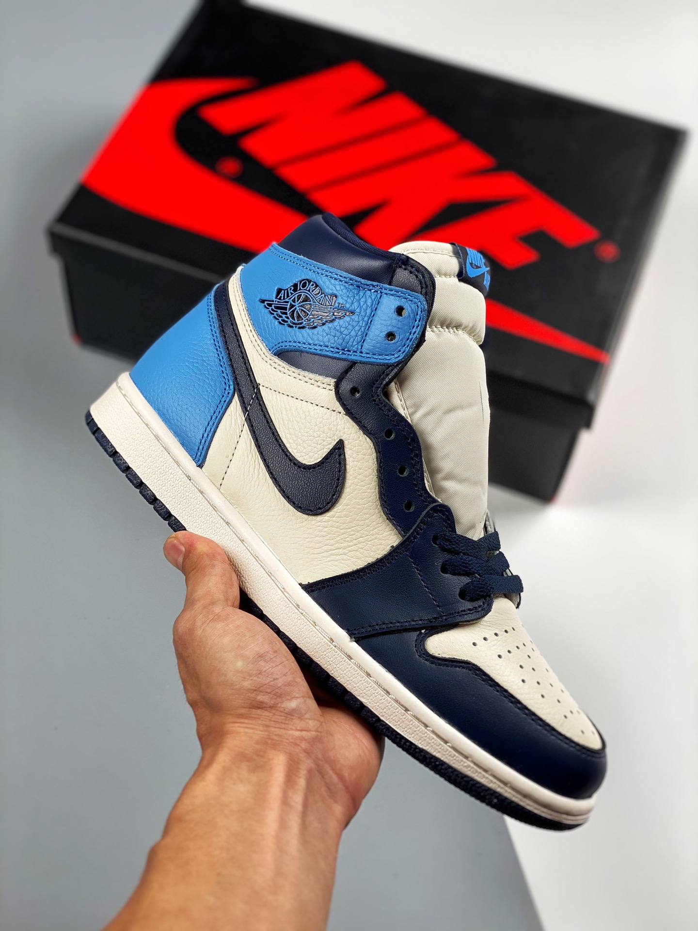 Air Jordan 1 Retro "Obsidian" Azul Carolina del Norte / Obsidiana N.º de producto: 555088-140 Desarrollo con horma y ar…