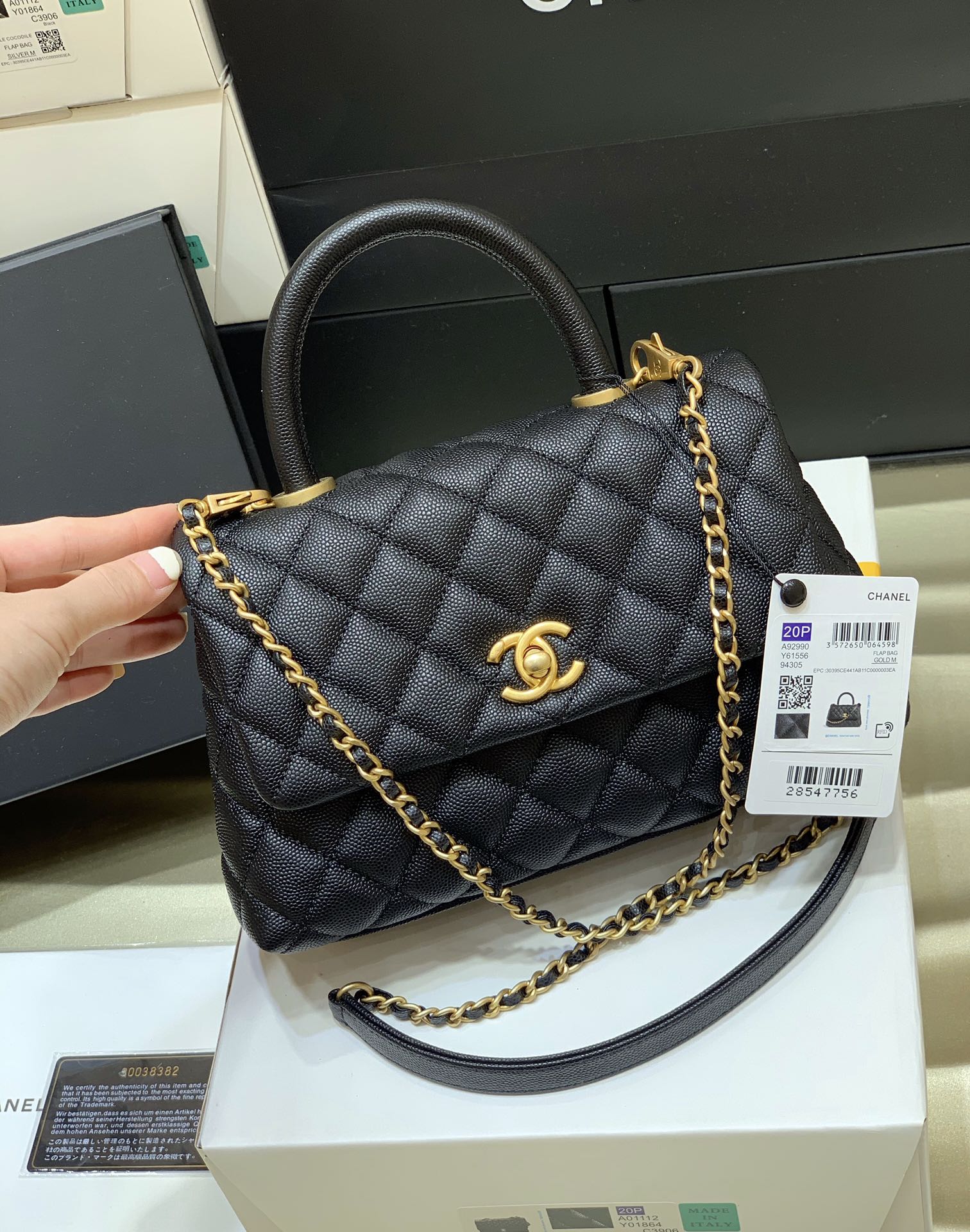 CHANEL 经典款之Coco handle 23CM A92990黑色/金扣/红色内里名媛网