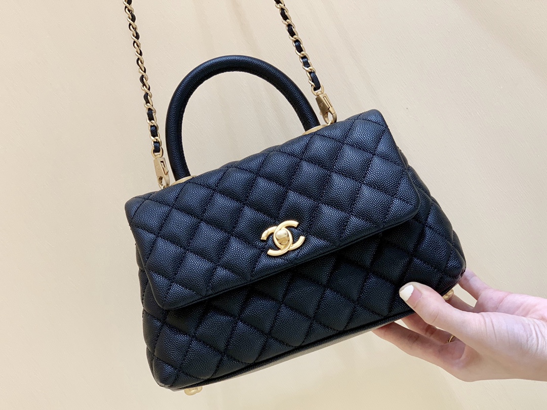 CHANEL 经典款之Coco handle 23CM A92990黑色/金扣/红色内里名媛网