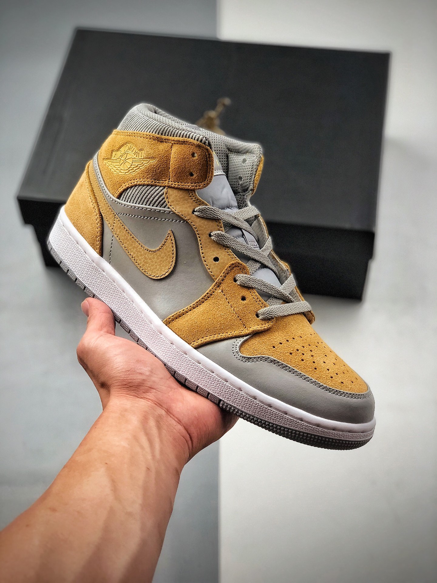 250 Air Jordan 1 Mid 棕灰AJ1乔1中邦休闲板鞋 DA4666-001